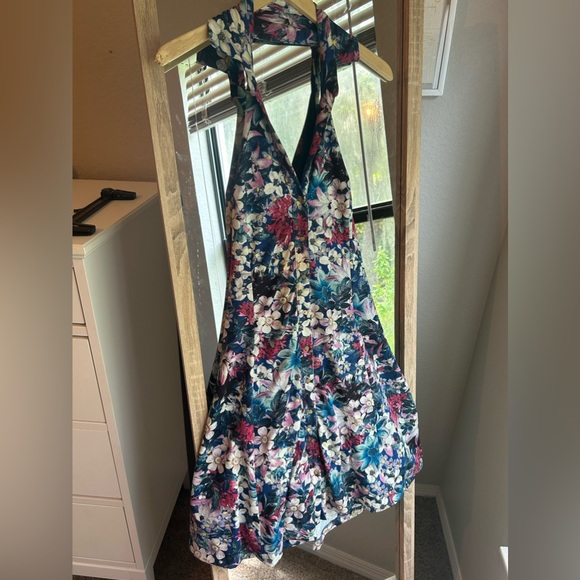 Guess Dresses & Skirts - Guess Los Angeles Sleeveless Aline Halter Floral Print Dress Large W/ Collar